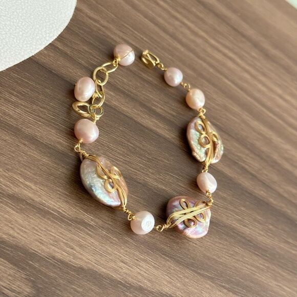 Elegant Gold and Pink Pearl Bracelet Q112 - Picture 4 of 5